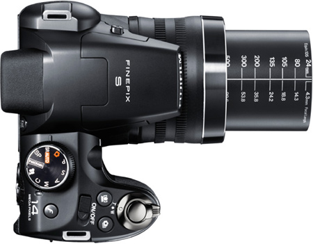 Fujifilm FinePix S4200 Oberseite ausgefahrener Zoom