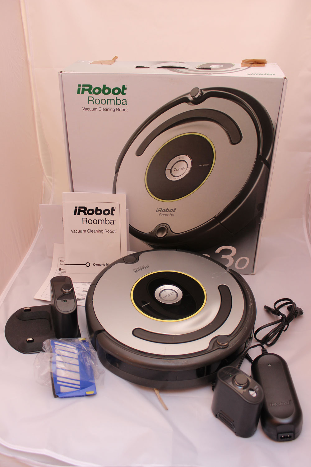 Lieferumfang des iRobot Roomba 630 (© eTest.de)